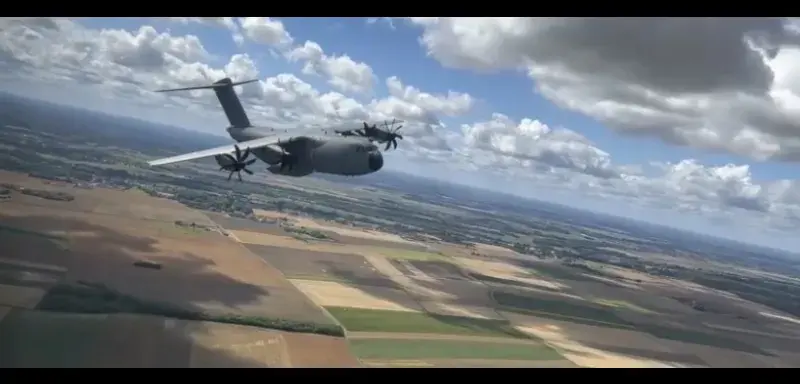 Avion A400M bombardier d'eau incendies Gironde