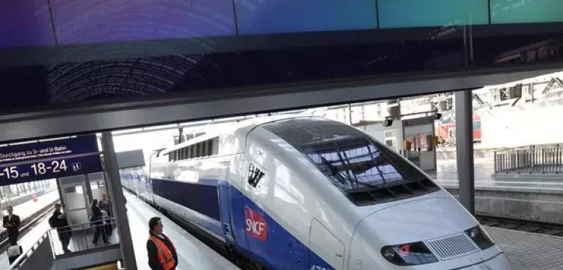Entre le blocage d'un TGV à Marseille, et l'attaque d'un train en région parisienne, le traitement médiatique est loin d'être identique.