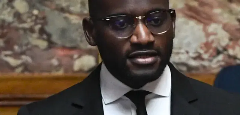 Le député LFI Carlos Martens Bilongo porte plainte contre Radio Courtoisie pour propos racistes