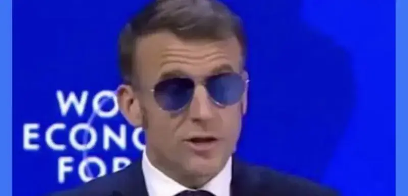 Emmanuel Macron avec ses lunettes aviateur lors de son discours au Forum économique mondial de Davos