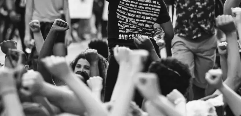 Ambulance en mission humanitaire dans un contexte de crise