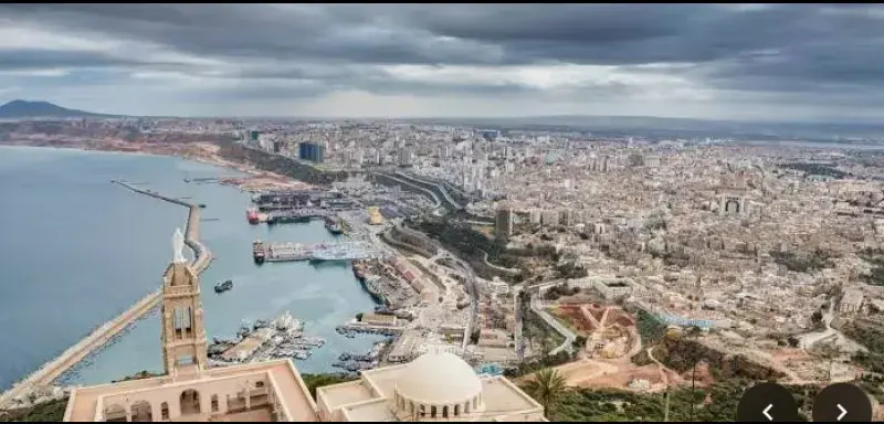 Vue panoramique de la ville d Oran en Algérie, classée 7e destination mondiale par le New York Times
