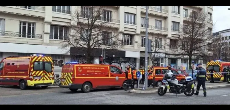 Illustration pour l'article: Grenoble. Une grenade jetée dans un salon de beauté explose, des blessés dont un enfant
