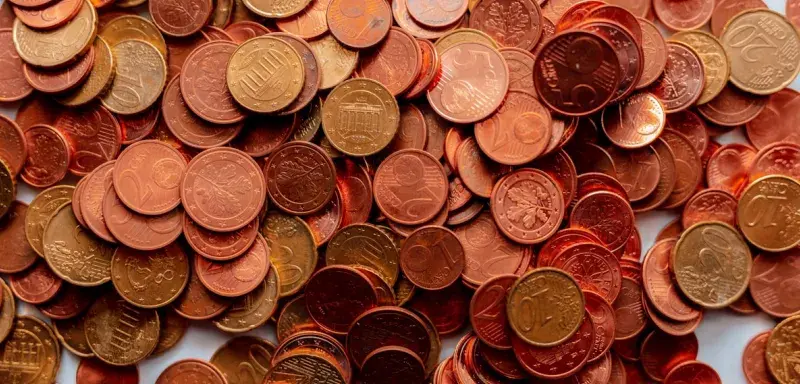 Pièces en euros empilées symbolisant la richesse et le PIB européen