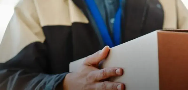 Illustration pour l'article: "On ne pourra plus mentir en disant qu'on n'a pas reçu le colis" : face aux retours frauduleux, les e-commerçants font appel à la technologie