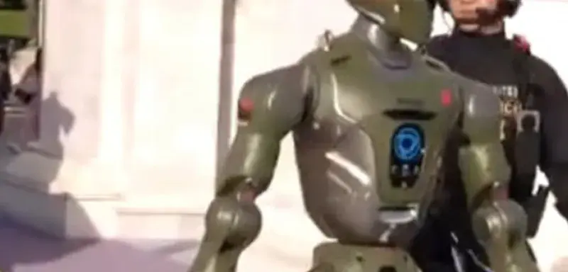 Illustration pour l'article: La Chine déploie des robots humanoïdes pour sa police