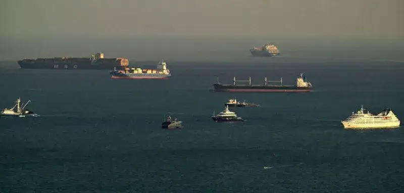 Navires pétroliers dans le détroit d'Ormuz, passage stratégique du commerce mondial du pétrole