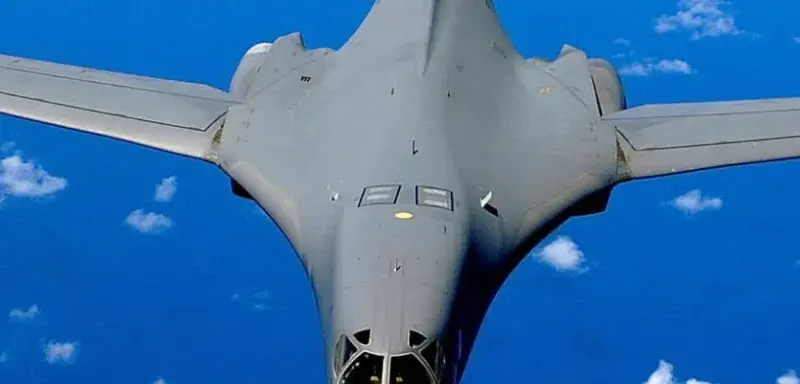 Bombardier stratégique B-1 Lancer de l'US Air Force sur une base aérienne