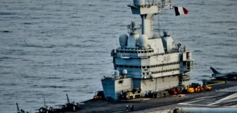 Le porte-avions Charles de Gaulle et son groupe aéronaval en déploiement