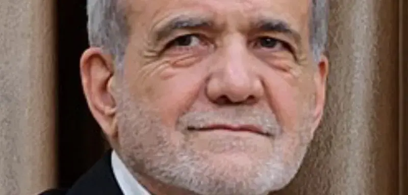 Le président iranien Massoud Pezeshkian lors de son escale à Alger