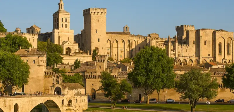 Dès les années 1960, des travailleurs originaires d’Algérie et du Maroc s’installent dans les quartiers de Monclar, de Saint-Chamand et du Rocade Sud