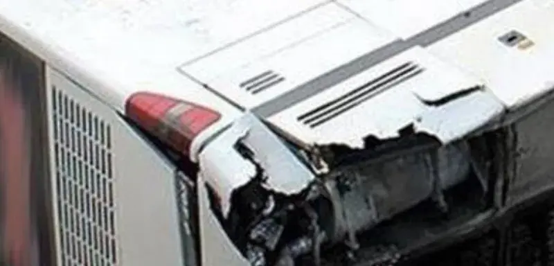 L’autocar, qui reliait Béchar à Tindouf dans l’extrême sud-ouest désertique, a quitté la chaussée sans collision