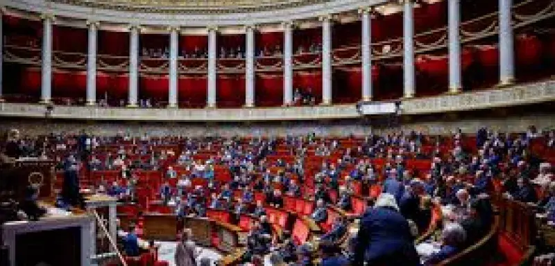 Crise politique en France : le Parlement n’a pas adopté le budget 2026 à la veille des fêtes, plongeant le pays dans une impasse institutionnelle et économique.