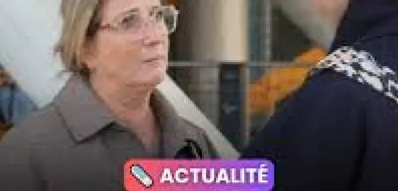 Elle découvre que la maison de son père, qu’elle s’apprêtait à vendre après son décès, est occupée sans droit ni titre par un homme qu’elle ne connaît pas