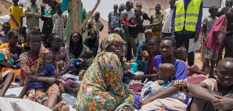 Le bilan humain est sidérant, et pourtant rarement souligné comme il le faudrait. Selon un rapport publié début 2025, quelque 150 000 personnes auraient déjà péri dans les hostilités