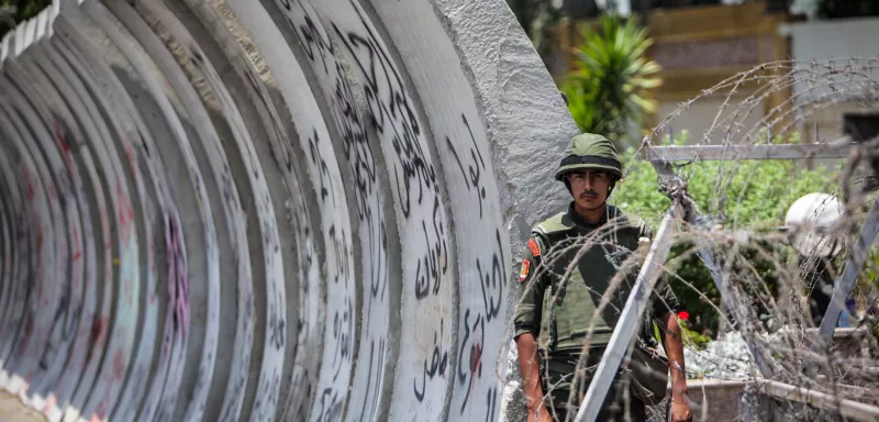 l'armée s'est déployée autour du palais présidentiel... (Xinhua)