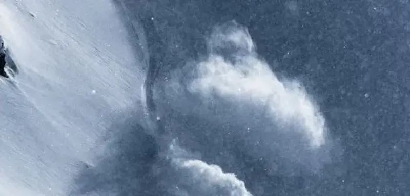 Les pisteurs-secouristes du domaine ont été immédiatement alertés et sont intervenus dans les minutes qui ont suivi l'accident. À leur arrivée, la victime se trouvait en arrêt cardiorespiratoire.