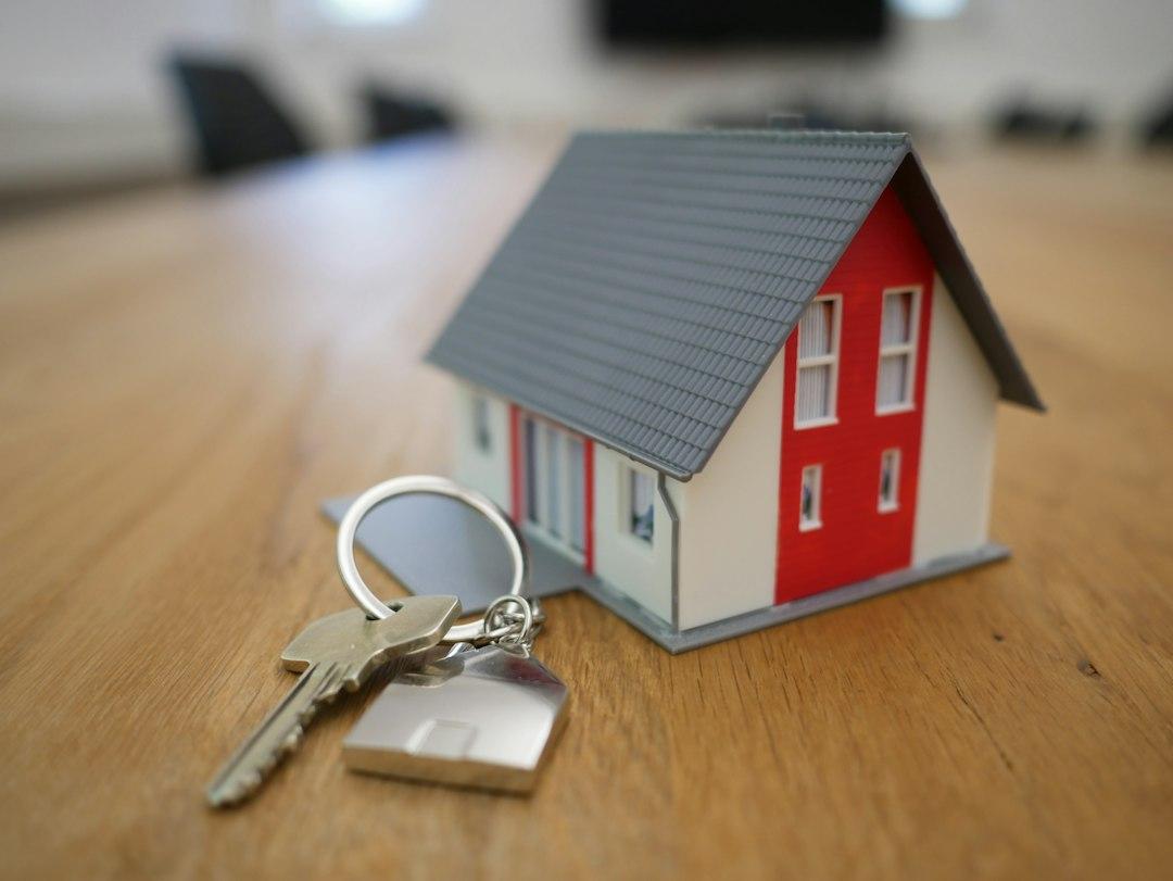 Maquette de maison, symbole de la location immobilière