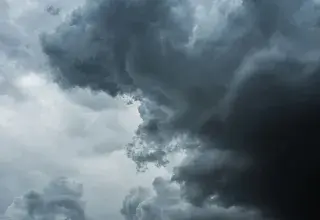 Pluie intense sur une route du sud de la France