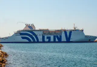 Navire ferry GNV Spirit, similaire au Fantastic immobilisé au port de Sète