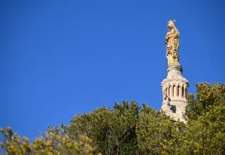 Notre-Dame de la Garde à Marseille - La Bonne Mère dominant la cité phocéenne