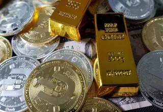 Pièces d'or et d'argent empilées