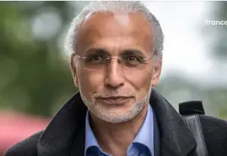 Tariq Ramadan, islamologue suisse, visé par un mandat d'arrêt international dans le cadre de son procès pour viols à Paris