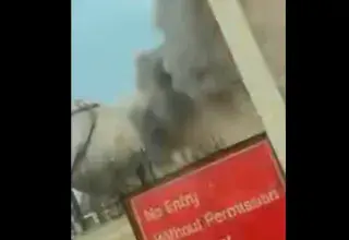 Fumée s'élevant de la raffinerie de Ras Tanura en Arabie Saoudite après l'attaque iranienne