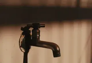 a faucet that is sitting on a wall