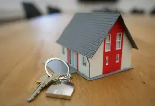 Maquette de maison, symbole de la location immobilière