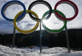 Aux JO d’hiver 2026 à Milano-Cortina, la France vise des médailles dans des Jeux repensés, durables et très politiques.