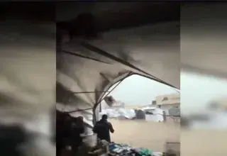 Tentes de réfugiés sous la pluie - Crise humanitaire à Gaza