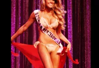 Étudiante et mannequin à Los Angeles, la très attractive Sara Bezdrob d'origine bosniaque a réussi à se hisser parmi les 15 plus belles candidates de l' élection intitulée la Reine de Beauté Universelle - Miss Quin of the Univers.