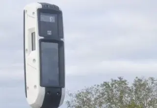 'intelligence artificielle leur permettra d'identifier automatiquement trois nouvelles infractions : l'utilisation du téléphone portable, le non-port de la ceinture de sécurité et le non-respect des distances de sécurité entre véhicules