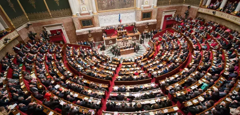 France : François Bayrou à Matignon, le spectre de la censure 