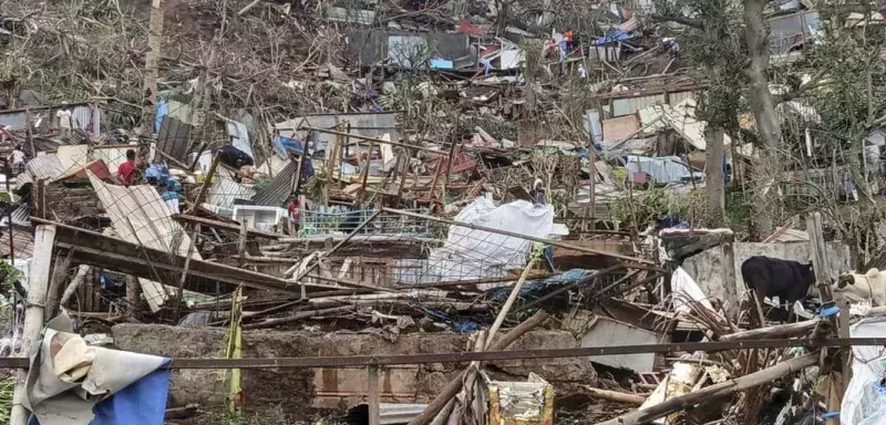 Mayotte : le cyclone meurtrier a dévasté le département le plus pauvre de France, à l’abandon