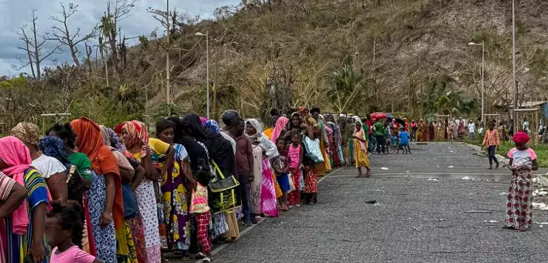 rançois Bayrou emmène ses ministres à Mayotte, territoire de misère dévasté par le cyclone ou la colère est grande (Analyse)