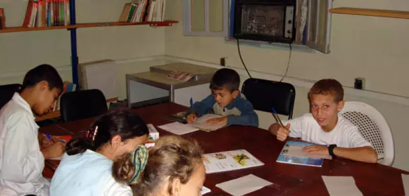 Activité de soutien scolaire à l'association AFAK (Photo: AFAK)