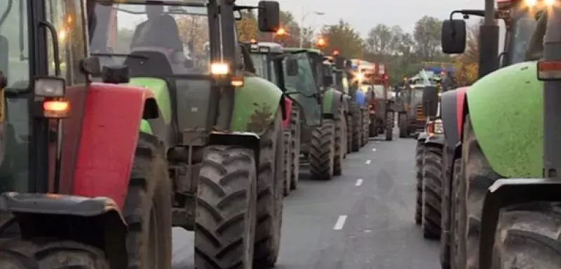 "Il a été percuté par un poids-lourd dans le cadre d'un barrage et des ralentissements liés à ce barrage...""