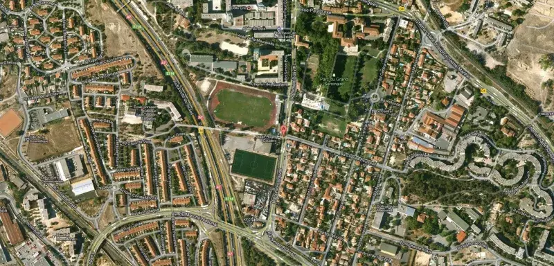 Le jeune homme a été criblé de balles sur le boulevard Simon-Bolivar, à Marseille. (© Google Maps)