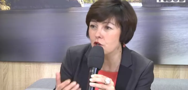 Crise agricole, circuits courts, plan Marshall, nom de la nouvelle grande région, tout y passe dans cette interview de Carole Delga au Salon de l'Agriculture. 