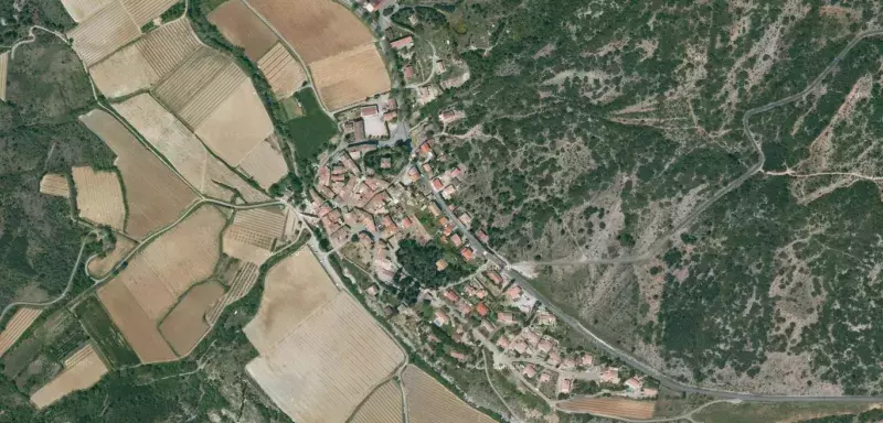 Le drame s'est déroulé ce week-end dans la petite commune de Monze, au sud de Carcassonne. (© Google Maps)