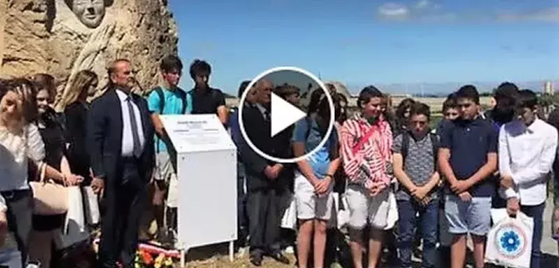 Cette cérémonie organisée à l'Hôtel du Département de l'Hérault a été inaugurée ce matin par un discours de Kléber Mesquida. Le président a rappellé tout le sens de l’engagement de la résistance face à l’occupation totalitariste des nazis avant de dévoiler une plaque en hommage à Jean Moulin. 