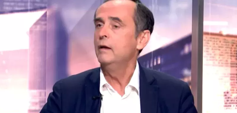 Pour Robert Ménard, invité ce matin sur le plateau de LCI, le « vivre ensemble » est « une invention des médias », « être Français », c’est « être Européen, blanc et catholique », « l’Islam et le catholicisme ne doivent pas avoir le même statut » et il faut voter Marine Le Pen pour qu’il soit ministre. 