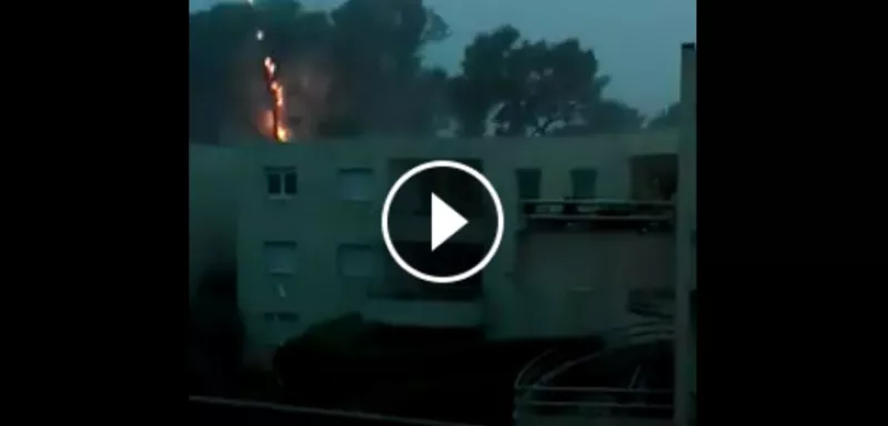 Cette vidéo diffusée par une internaute est pour le moins « inédite » et « exceptionnelle », selon Météo Languedoc. (Lisa Deleu/Facebook)