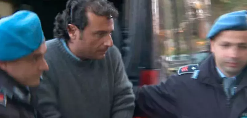 Le commandant Francesco Schettino lors de son arrestation. (DR)