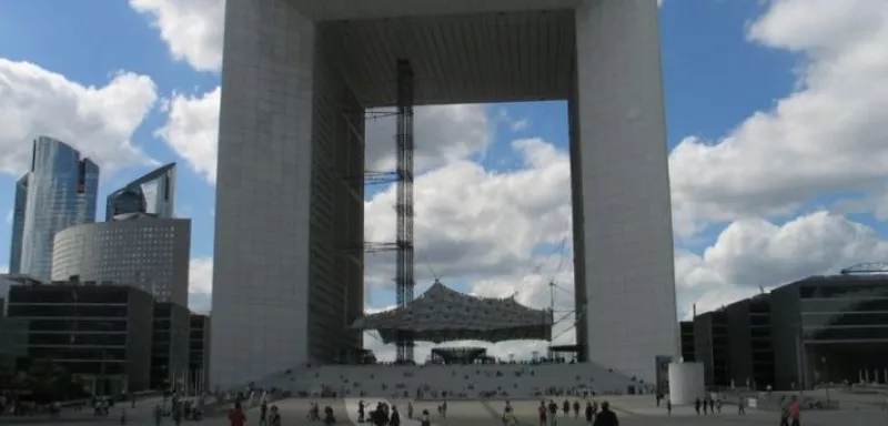  France : Un militaire en tenue poignardé dans le quartier d'affaires de La Défense