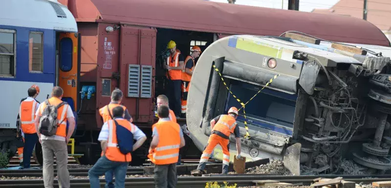 le déraillement a fait 6 morts et 30 blessés, dont 9 dans un état grave... (Xinhua)