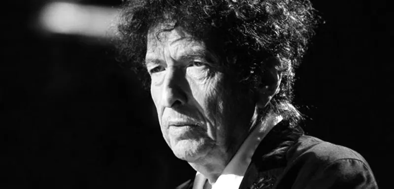 Bob Dylan a été récompensé "pour avoir créé dans le cadre de la grande tradition de la musique américaine de nouveaux modes d'expression poétique"