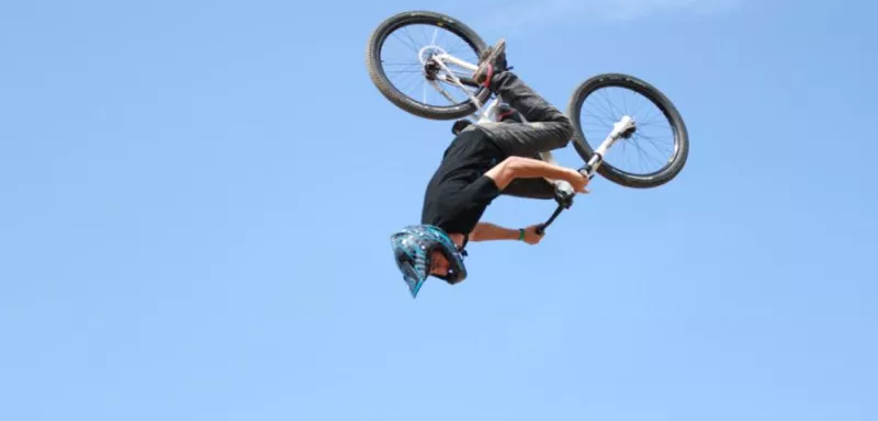 Le Festival International des Sports Extrêmes, sensations garanties, à Montpellier, entre ciel et terre... (DR)